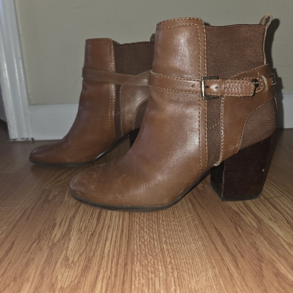 Tommy Hilfiger Brown Booties 8.5 TWHayley Chestnut